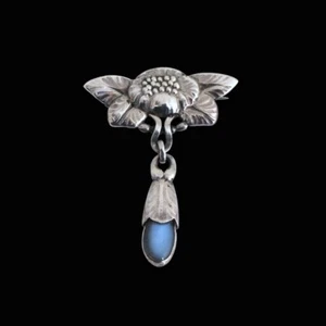 Evald Nielsen 1879 - 1958. Art Nouveau Silver Brooch with Moonstone. - Picture 1 of 4