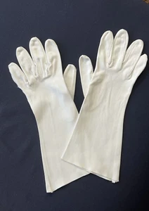 Vintage 50s Women’s Gloves - White Cotton - 5 Button (Slip-on) - Size M-M/L - Picture 1 of 7