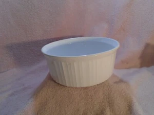 Vintage CorningWare French White 2.5 Liter Round Casserole Dish - Picture 1 of 3