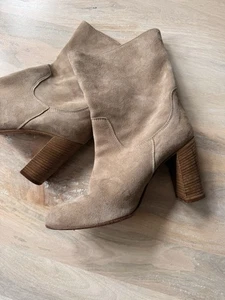 Free People Dakota Heeled Boots Beige Suede Sz 39/ 8 Riding Cowboy Boho Slouchy - Picture 1 of 7