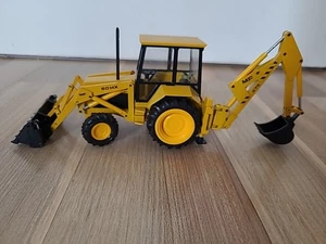 CONRAD TRAKTOR 2952 60 HX  1:35 Massey Ferguson - Bild 1 von 8