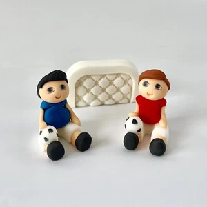 Zwei Fußballspieler Tortenaufleger ESSBAR Deko personalisierte Zuckerguss - Bild 1 von 6