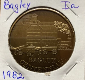 Iowa Centennial Medal -Bagley, Iowa -1882-1982-Looking Back With An Eye... - Picture 1 of 2