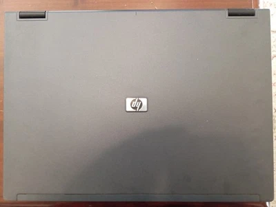 Vintage laptop HP Compaq nx8220 (Intel PM 1,73GHz, 512MB RAM) + alimentatore - Immagine 1 di 4