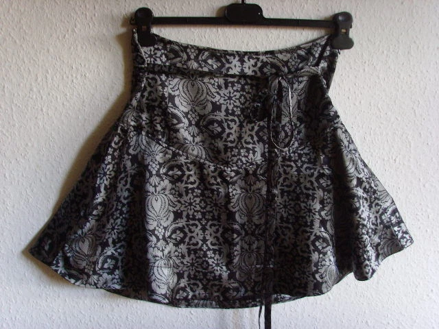 Springfield  Rock grau schwarz kurz A-Linie Minirock Satin Motiv Größe 34 XS - Bild 1 von 1