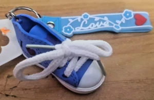 Portachiavi a Sneakers Scarpa da Ginnastica Blu I LOVE YOU - 7cm PVC - Nuovo - Imagen 1 de 4
