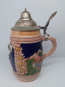 Piedra de cerveza con tapa vintage DBGM German Village 5,75" de alto Alemania Occidental usada - Imagen 1 de 10