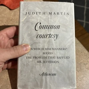 Judith MARTIN / Common Courtesy in Which Miss Manners Solves the Problem 1st Ed. - Bild 1 von 5