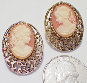 Vintage Peach & Cream Opposite Facing Lady's Heads Filigree GT Clip Earrings - Picture 1 of 3