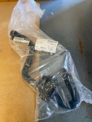 Válvula de manguera de calefacción genuina Nissan HVAC Nissan Titan 16-20 (¡PROPORCIONA VIN!) 92400-EZ Foto 1 de 3