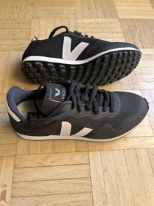 Damen Turnschuhe Veja B-Mesh Black-White, ungetragen, Größe 40 - Bild 1 von 4