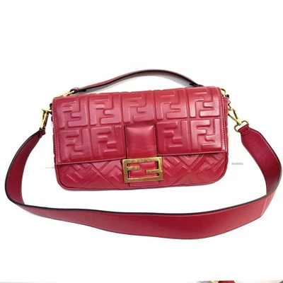 Excelente Estado - Cartera Fendi Zucca Baguette de Cuero de Becerro Rojo en Relieve Foto 1 de 4