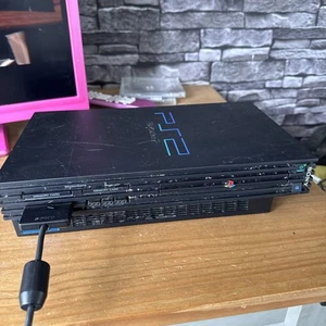 Sony PlayStation 2 schwarze Konsole (SCPH-39003) - Bild 1 von 8