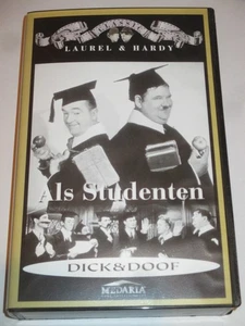 Medaria - Laurel & Hardy - als Studenten - VHS/Komödie/Dick & Doof/'40 - Bild 1 von 2