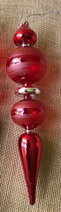 EIN ROTES UND SILBERNES GLASFINALE ORNAMENTE JAHRESZEITEN - Bild 1 von 9