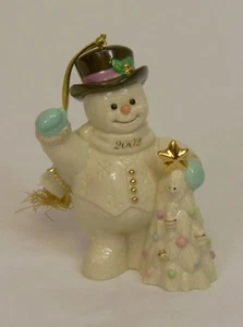 Lenox  2002 HOLIDAY GREETINGS Annual Porcelain Snowman Christmas Tree Onrament - Picture 1 of 1