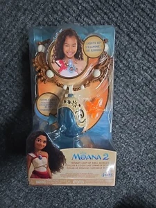 Disney Moana 2 Moana's Light-Up Shell Necklace NEW IN BOX! FAST FREE SHIPPING - Picture 1 of 2