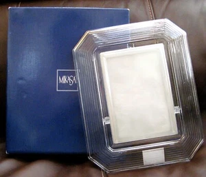 Mikasa Crystal Free Standing 5x7 Photo Picture Tabletop Frame New - Picture 1 of 2