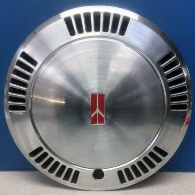 ONE 1985-1989 Oldsmobile Calais # 4100 13" Hubcap / Wheel Cover # 22520947 USED - Image 1 of 4