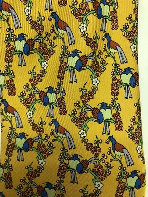 CORBATA DE SEDA BATTISTONI 3,5" ITALIA Pájaros Amarillo USADA EN EXCELENTE ESTADO $160 Foto 1 de 4