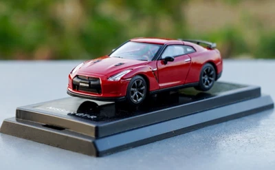 Kyosho 1/64 Scale Nissan GTR Ares R35 Alloy Model Car Gift Collection  - Image 1 of 4