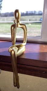 Gold Harz sitzende denkende Statue 10" Top Zustand Abstrakte Moderne Kunst - Bild 1 von 6