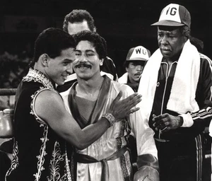 WILFREDO GOMEZ & HECTOR MACHO CAMACHO 8X10 PHOTO BOXING PICTURE - Picture 1 of 1