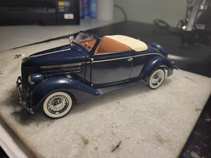 Danbury Mint 1936 Ford Deluxe Cabriolet Maßstab 1:24 Diecast - mit Ausgaben - Bild 1 von 5