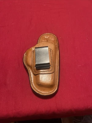 Bianchi-Gunleather Model 100-Holster - Size 9 - Tan - RH  For .32/.380 Auto - Image 1 of 4