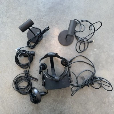 FOR PARTS Oculus Rift CV1 VR Set Touch controller, 3 sensors + cables - Image 1 of 4