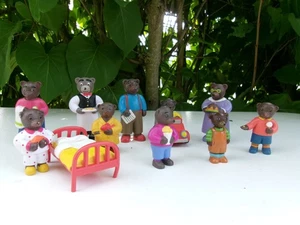 Figurine Petit Ours Brun 2004 Danielle Bour Bayard Presse lit voiture avec ours - Picture 1 of 6