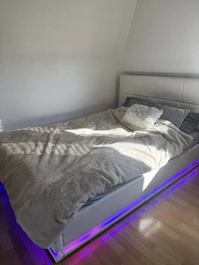Poltserbett Holzbett mit Matratze 140x200 und mit LED Beleuchtung - Bild 1 von 7