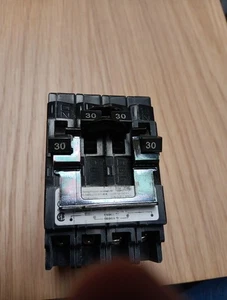 Siemens Quadplex  2 30Amp  Double Pole  Circuit Breakers - Picture 1 of 3
