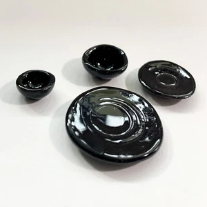 Vajilla para casa de muñecas a escala 1:12 de gres negra hecha a mano 4 piezas - Imagen 1 de 6