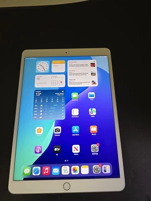 Apple iPad Air (3rd Gen) 256GB, Wi-Fi, 10.5in - Silver. - Read Desc (DK760 - Image 1 of 4