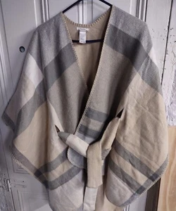 poncho donna taglia unica colore beige,grigio con quadrato,fatto con acrilico - Foto 1 di 6
