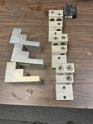 3  Ilsco PB3-600 Aluminum Panelboard Lug 3 Ports 2-Hole Dual Rated Bolt Size (3) - Image 1 of 4