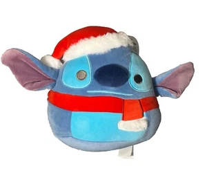 Squishmallows 2023 Disney Weihnachtsstich mit Weihnachtsmannmütze und Schal 10 Zoll Plüsch - Bild 1 von 1