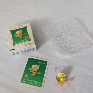 Hallmark Looney Tunes Miniature Ornament Up to the Tweetop 2002 Tweety Star - Picture 1 of 9