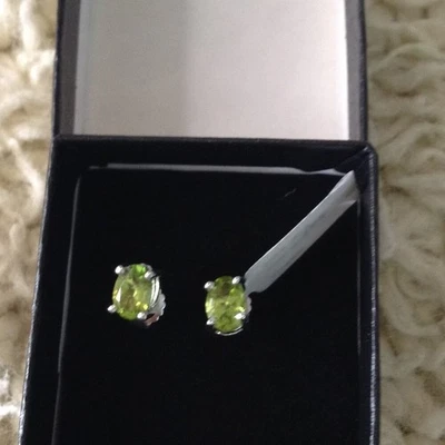 NWT Peridot Earrings, Sterling, oval Cut, 1.66 TCW, H: 7mm, W: 5mm, Designer Lux - Image 1 of 3