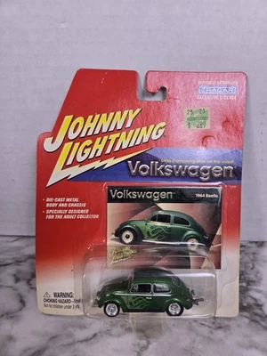 Johnny Lightning Volkswagen - Escarabajo verde 1964 con llamas (1/64) Foto 1 de 4
