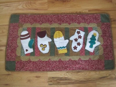 Thimbleberries Christmas Wool Mitten Table Runner Vintage - Image 1 of 4