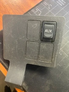 TOYOTA YARIS MK2 2006-2011 AUX PORT CONNECTION WITH TRIM 86190-0D010 - Picture 1 of 4
