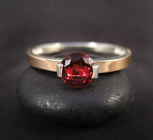 Anillo dorado de plata esterlina piedra roja minimalista enchapado en oro anillo de estacas - Imagen 1 de 7