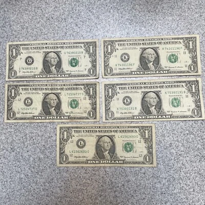 Lot of Five 1999 $1 Dollar Bill Federal Reserve Note  Vintage Rare 25 Years Old - Image 1 of 4