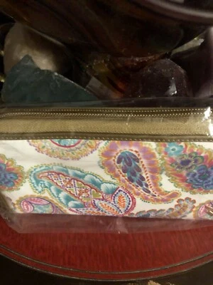 CARTERA ANUSCHKA 13000-BHP TELA PAISLEY CON CUERO DORADO RIBETE WRISLET Foto 1 de 3