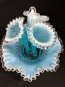 VTG Fenton Epergne Diamond Lace Aqua Blue Ruffled 3 Horn No Chips Or Cracks - Picture 1 of 9