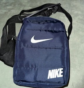 Nike Umhängetasche 5x7 Unisex. dunkelblau. Gepolsterte Tasche. Gesäßtasche mit Reißverschluss. MWOT. - Bild 1 von 5