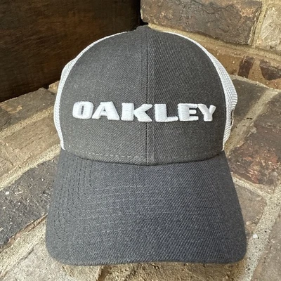 Gorra Oakley 9FORTY New Era Para Hombre Gris Malla Ajustable SnapBack Excelente Estado Foto 1 de 4