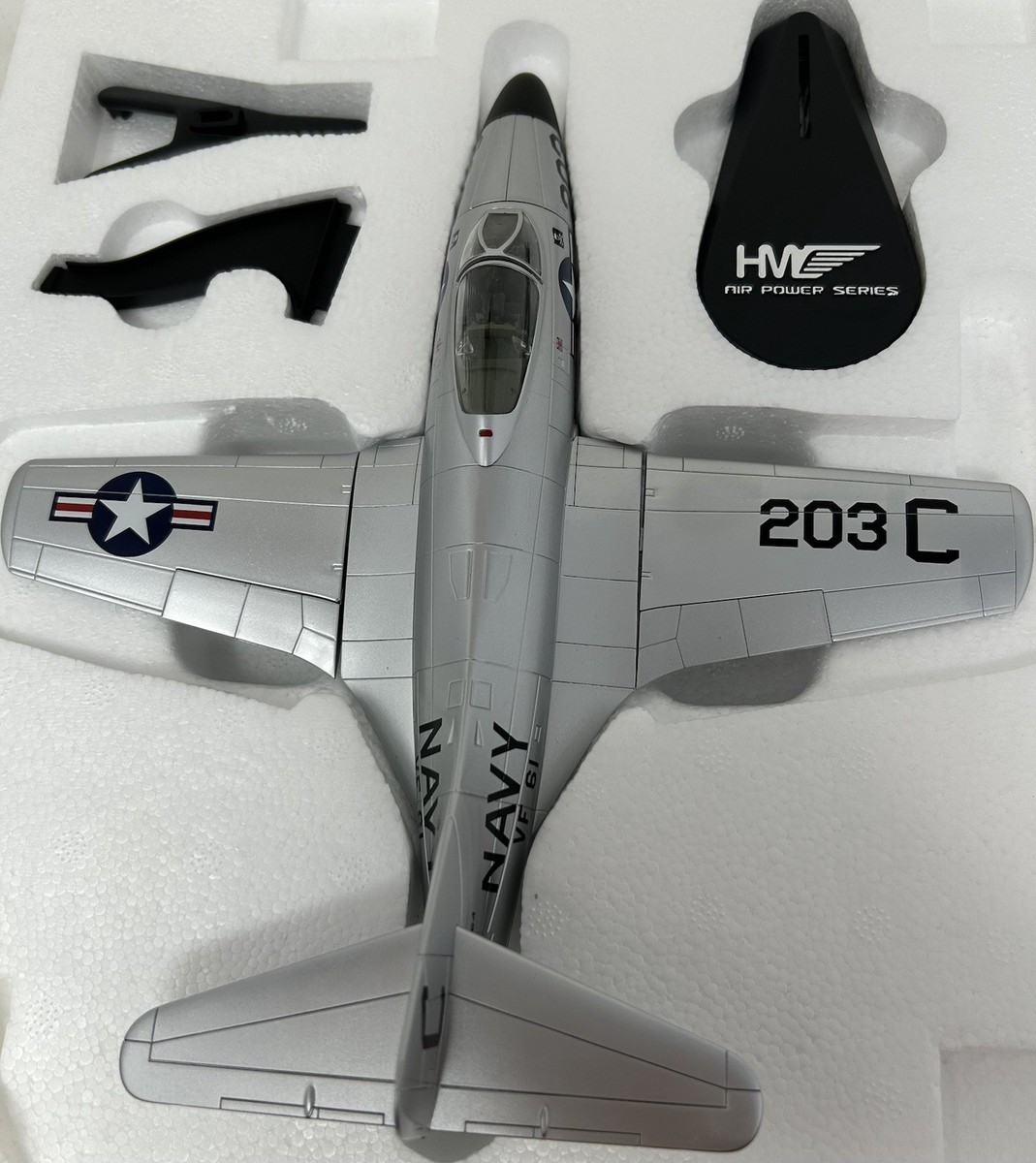 日*1様 Grumman F9F-2 Panther Jolly Rogers Hobby Master 1/48 F9F-2